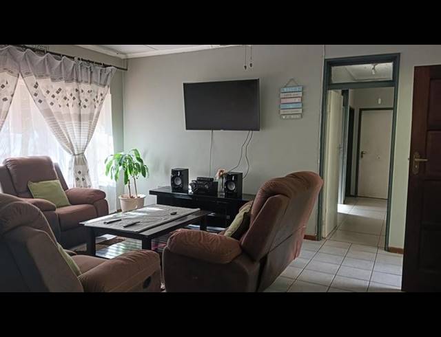 3 BEDROOM HOUSE FOR SALE IN FARNINGHAM RIDGE